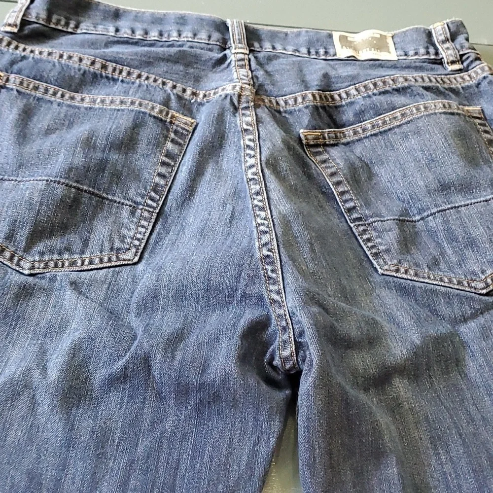 J.CREW MENS BLUE‎ JEANS, size 33 X 30. StrIaight Fit throught hip & thigh. Good